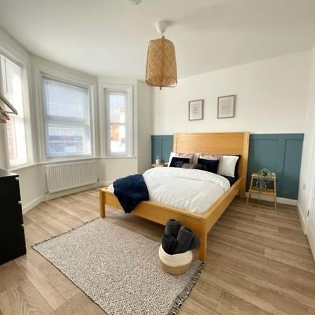Central, Bright & Spacious Apartment - Parking Included Bournemouth Eksteriør bilde