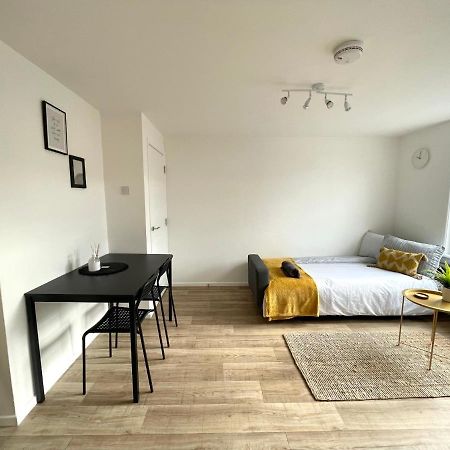 Central, Bright & Spacious Apartment - Parking Included Bournemouth Eksteriør bilde