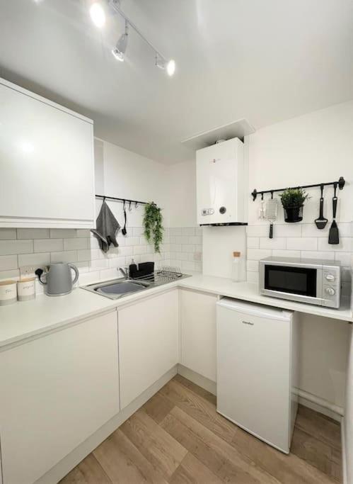 Central, Bright & Spacious Apartment - Parking Included Bournemouth Eksteriør bilde