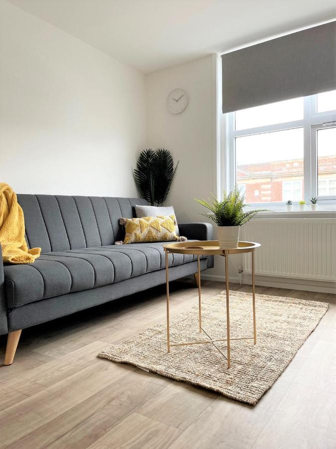 Central, Bright & Spacious Apartment - Parking Included Bournemouth Eksteriør bilde