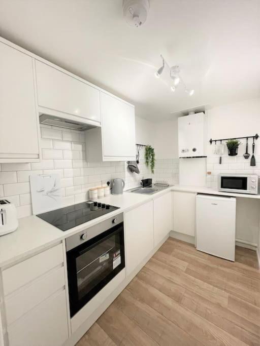 Central, Bright & Spacious Apartment - Parking Included Bournemouth Eksteriør bilde
