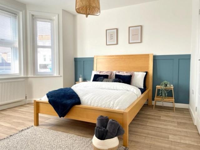 Central, Bright & Spacious Apartment - Parking Included Bournemouth Eksteriør bilde